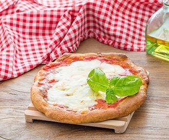 Come cuocere la pizza sul barbecue: trucchi e suggerimenti Il mondo del  barbecue