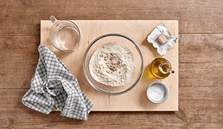 Pizza quattro stagioni preparazione 1 Pizza quattro stagioni preparazione 1