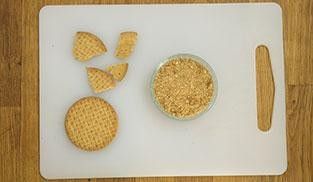 tritare finemente i biscotti tritare finemente i biscotti