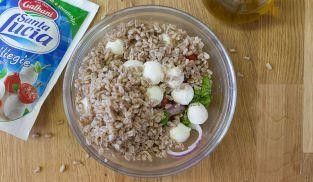mescolare l'insalata di farro con tonno mescolare l'insalata di farro con tonno