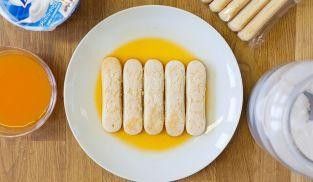 bagnare i savoiardi con il succo di frutta bagnare i savoiardi con il succo di frutta