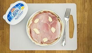 distribuire sopra il prosciutto cotto dei riccioli di burro distribuire sopra il prosciutto cotto dei riccioli di burro