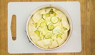 farcire la pasta sfoglia con il ripieno ottenuto farcire la pasta sfoglia con il ripieno ottenuto